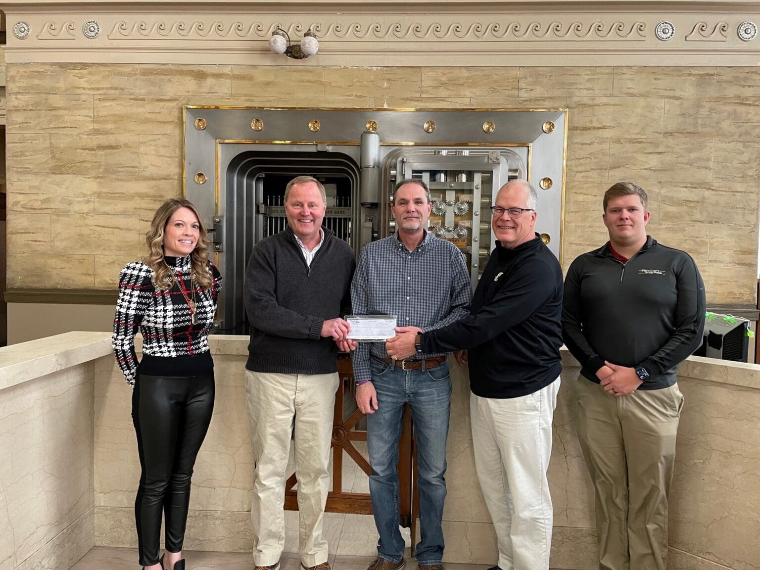 Pilot Grove Savings Bank Donates to Hoerner YMCA Radio Keokuk